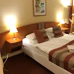 Hotel Spa Heviz 호텔