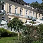Hotel Spa Heviz 호텔