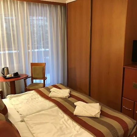 Hotel Spa Heviz מלון 4*