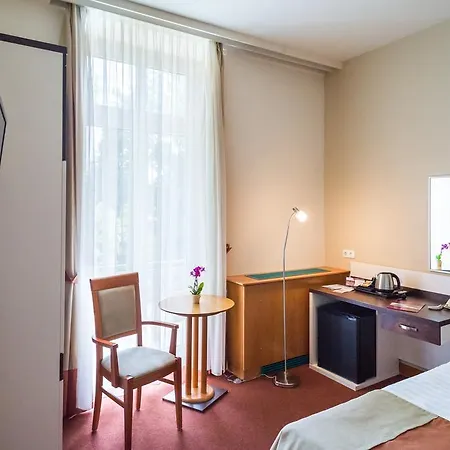 מלון Hotel Spa Heviz 4*