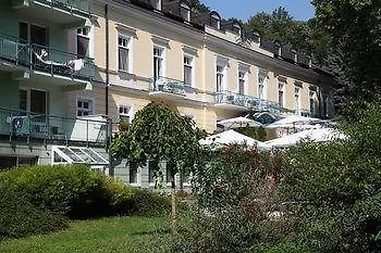 Hotel Spa Heviz מלון
