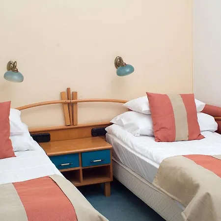 Hotel Spa Heviz מלון 4*